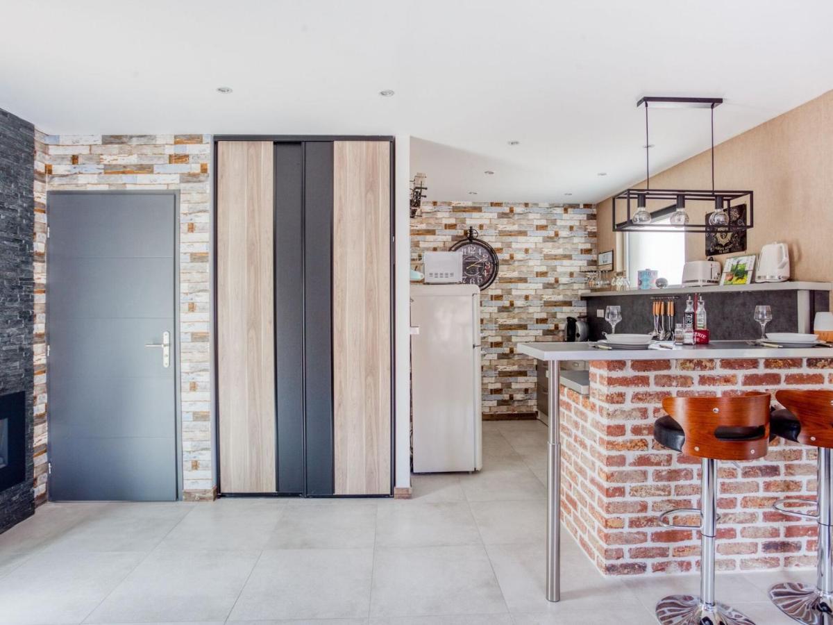 Cosy Apartment In Eperlecques With Fireplace Стая снимка
